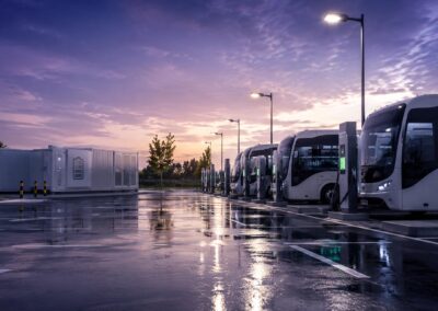 Van innovatie naar verzekerbaarheid: een laadplein met energieopslag